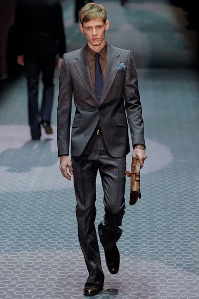 Look 15